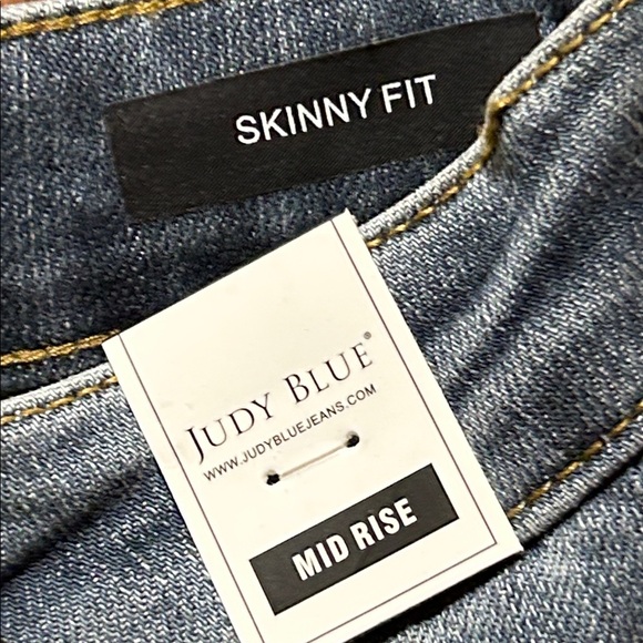 NEW Judy Blue Shark Bite Hem Skinny Jeans - Picture 3 of 10